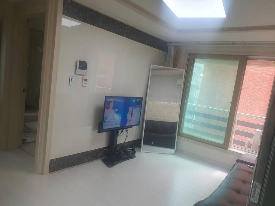 Villa Convenient Location 3-person With Living And 2 Bedrooms, 600 Meters From Bogukmun Station, 5 Stops To Snu Bundang Hospital, Close To Korea Seoul