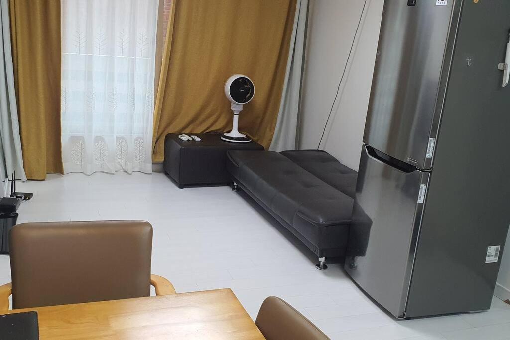 Convenient Location 3-person With Living And 2 Bedrooms, 600 Meters From Bogukmun Station, 5 Stops To Snu Bundang Hospital, Close To Korea *
