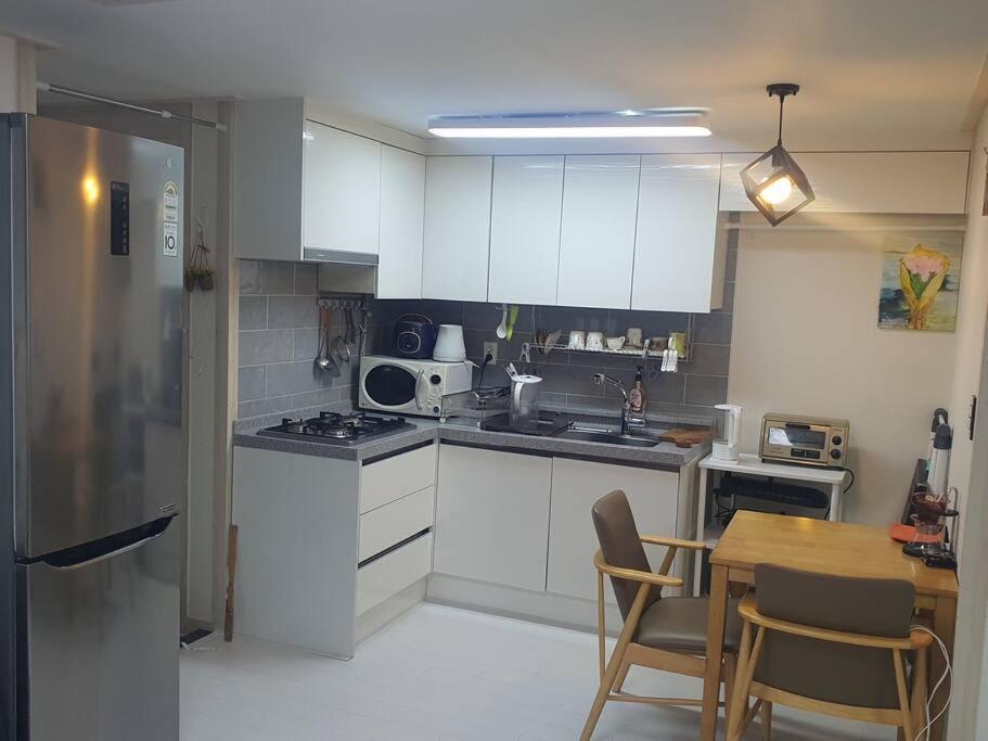Convenient Location 3-person With Living And 2 Bedrooms, 600 Meters From Bogukmun Station, 5 Stops To Snu Bundang Hospital, Close To Korea Villa