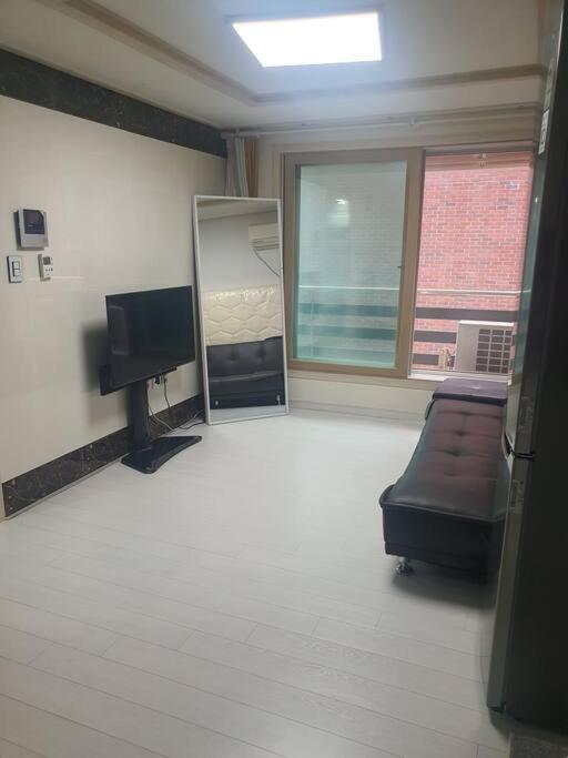 Villa Convenient Location 3-person With Living And 2 Bedrooms, 600 Meters From Bogukmun Station, 5 Stops To Snu Bundang Hospital, Close To Korea